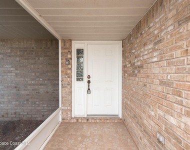1236 Buffing Circle Se - Photo Thumbnail 3