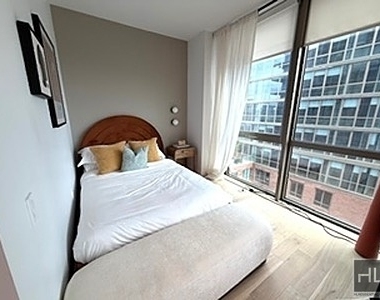 Carroll St - Photo Thumbnail 2