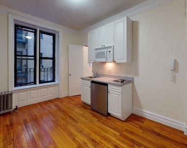West 45 Street - Photo Thumbnail 2