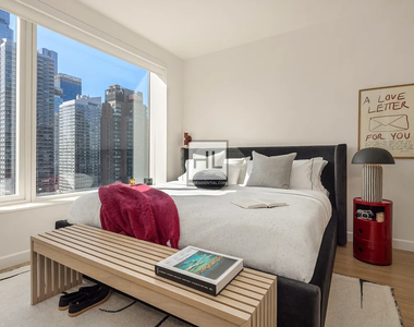 10th Avenue - Photo Thumbnail 2
