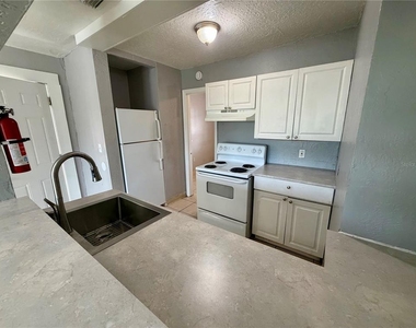 827 Paris Avenue S - Photo Thumbnail 2