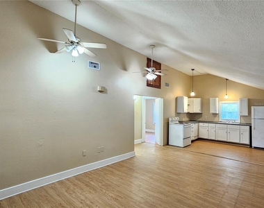 2441 E Magnolia Street - Photo Thumbnail 4