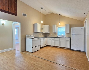 2441 E Magnolia Street - Photo Thumbnail 5