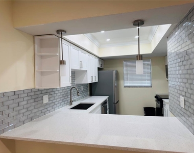 1750 Belleair Forest Drive - Photo Thumbnail 5