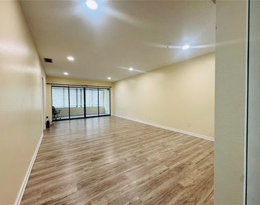 1750 Belleair Forest Drive - Photo Thumbnail 15