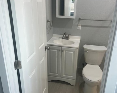 836 Sw 2nd Terrace - Photo Thumbnail 14