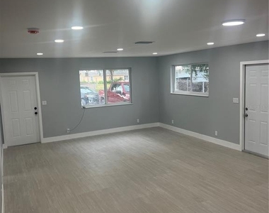 836 Sw 2nd Terrace - Photo Thumbnail 12