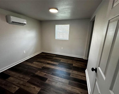 1104 E 140th Avenue - Photo Thumbnail 12