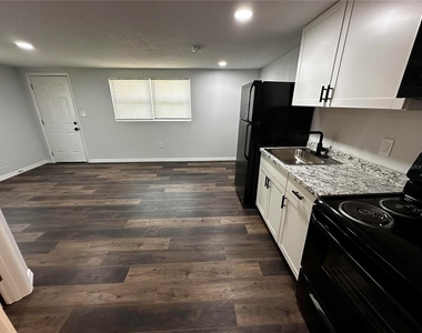 1104 E 140th Avenue - Photo Thumbnail 9