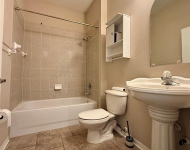 3345 Chapel Creek Circle - Photo Thumbnail 13