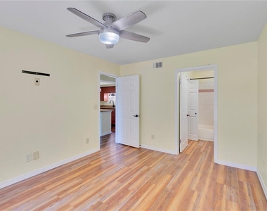 10200 Gandy Boulevard N - Photo Thumbnail 10