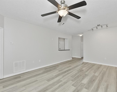 6437 Cypressdale Drive - Photo Thumbnail 6