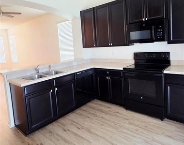 8821 Walnut Gable Court - Photo Thumbnail 4