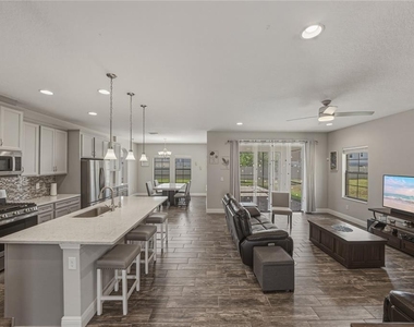14633 Red Castle Avenue - Photo Thumbnail 12