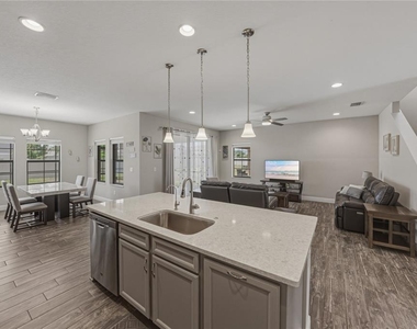 14633 Red Castle Avenue - Photo Thumbnail 23