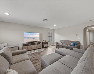 14633 Red Castle Avenue - Photo Thumbnail 38