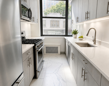 1129 Lexington Avenue - Photo Thumbnail 3