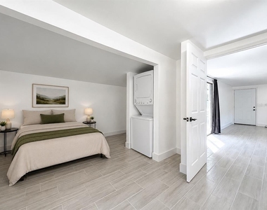6920 Delano Avenue - Photo Thumbnail 13
