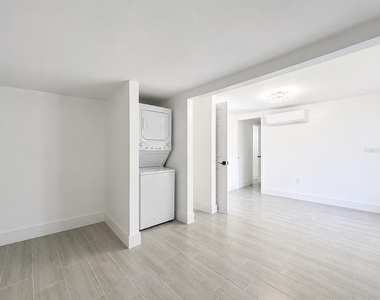 6920 Delano Avenue - Photo Thumbnail 14