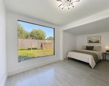 6920 Delano Avenue - Photo Thumbnail 12