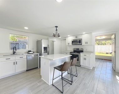 6920 Delano Avenue - Photo Thumbnail 15