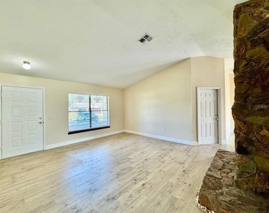 1603 Southcrest Court - Photo Thumbnail 7
