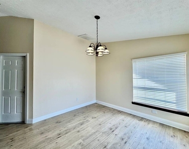 1603 Southcrest Court - Photo Thumbnail 13