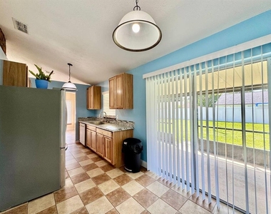 1603 Southcrest Court - Photo Thumbnail 8