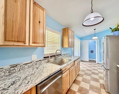 1603 Southcrest Court - Photo Thumbnail 12