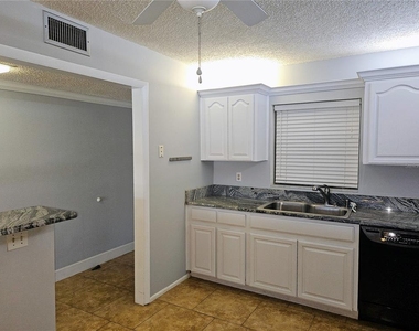 7600 Sun Island Drive S - Photo Thumbnail 13
