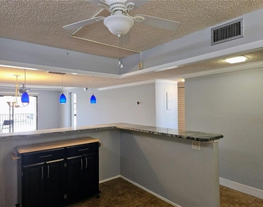 7600 Sun Island Drive S - Photo Thumbnail 12