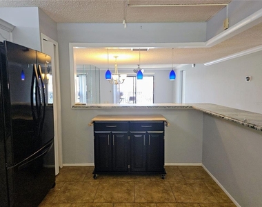 7600 Sun Island Drive S - Photo Thumbnail 11