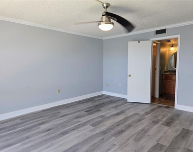 7600 Sun Island Drive S - Photo Thumbnail 15