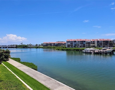 7600 Sun Island Drive S - Photo Thumbnail 31