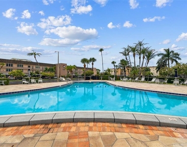 7600 Sun Island Drive S - Photo Thumbnail 36