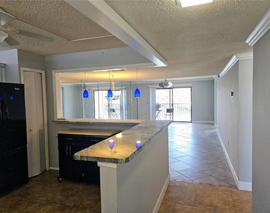 7600 Sun Island Drive S - Photo Thumbnail 3