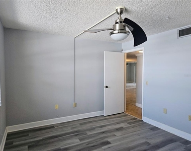 7600 Sun Island Drive S - Photo Thumbnail 23