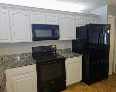 7600 Sun Island Drive S - Photo Thumbnail 10