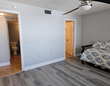7600 Sun Island Drive S - Photo Thumbnail 24