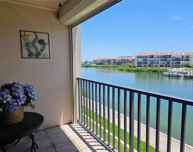 7600 Sun Island Drive S - Photo Thumbnail 29
