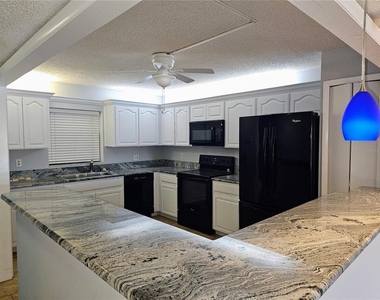 7600 Sun Island Drive S - Photo Thumbnail 8