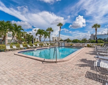 7600 Sun Island Drive S - Photo Thumbnail 37
