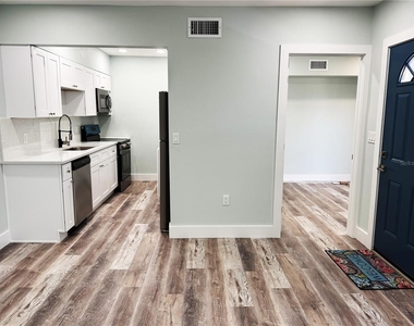 201 Medallion Boulevard - Photo Thumbnail 5