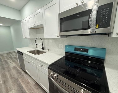 201 Medallion Boulevard - Photo Thumbnail 9