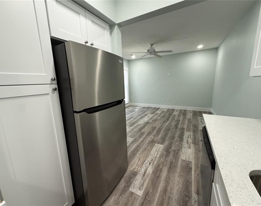 201 Medallion Boulevard - Photo Thumbnail 8
