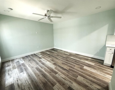 201 Medallion Boulevard - Photo Thumbnail 3