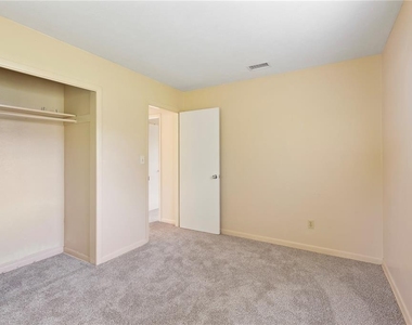 12215 Leanne Drive - Photo Thumbnail 11