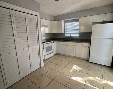 5708 N Lincoln Avenue - Photo Thumbnail 2