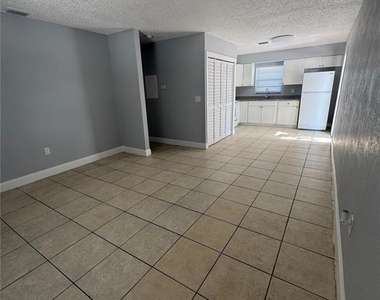 5708 N Lincoln Avenue - Photo Thumbnail 4