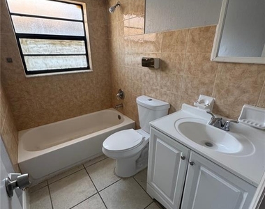 5708 N Lincoln Avenue - Photo Thumbnail 10